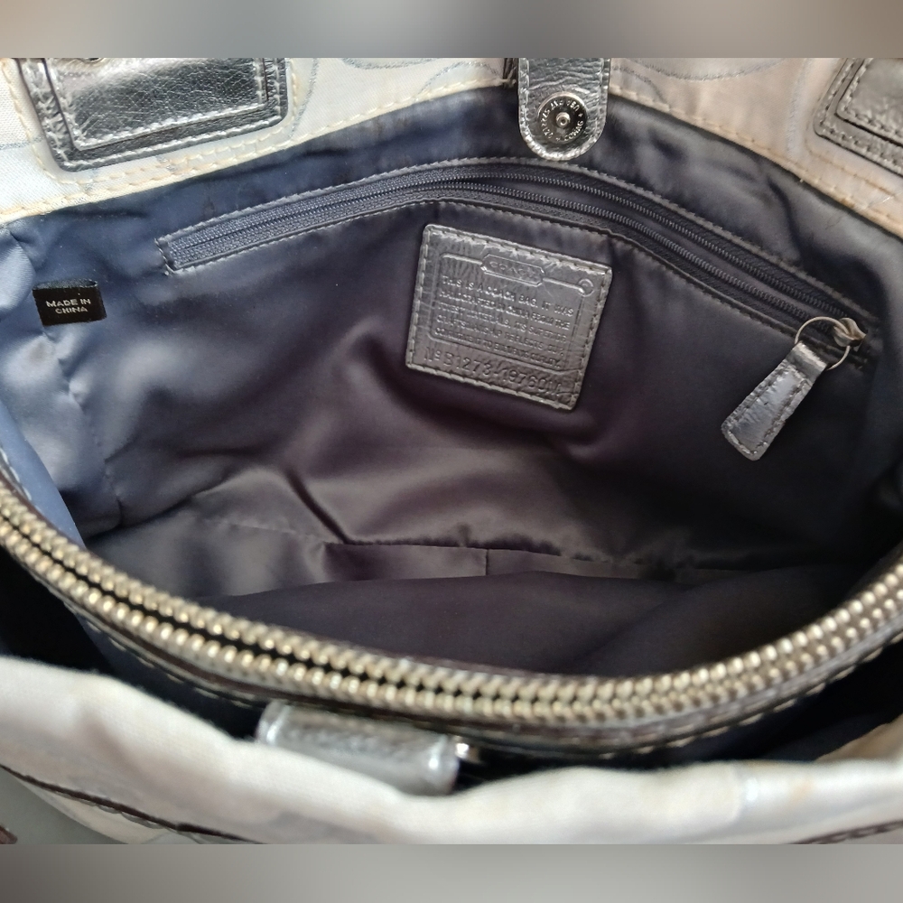 Coach Peyton CarryAll Tote - Picture 4 of 10